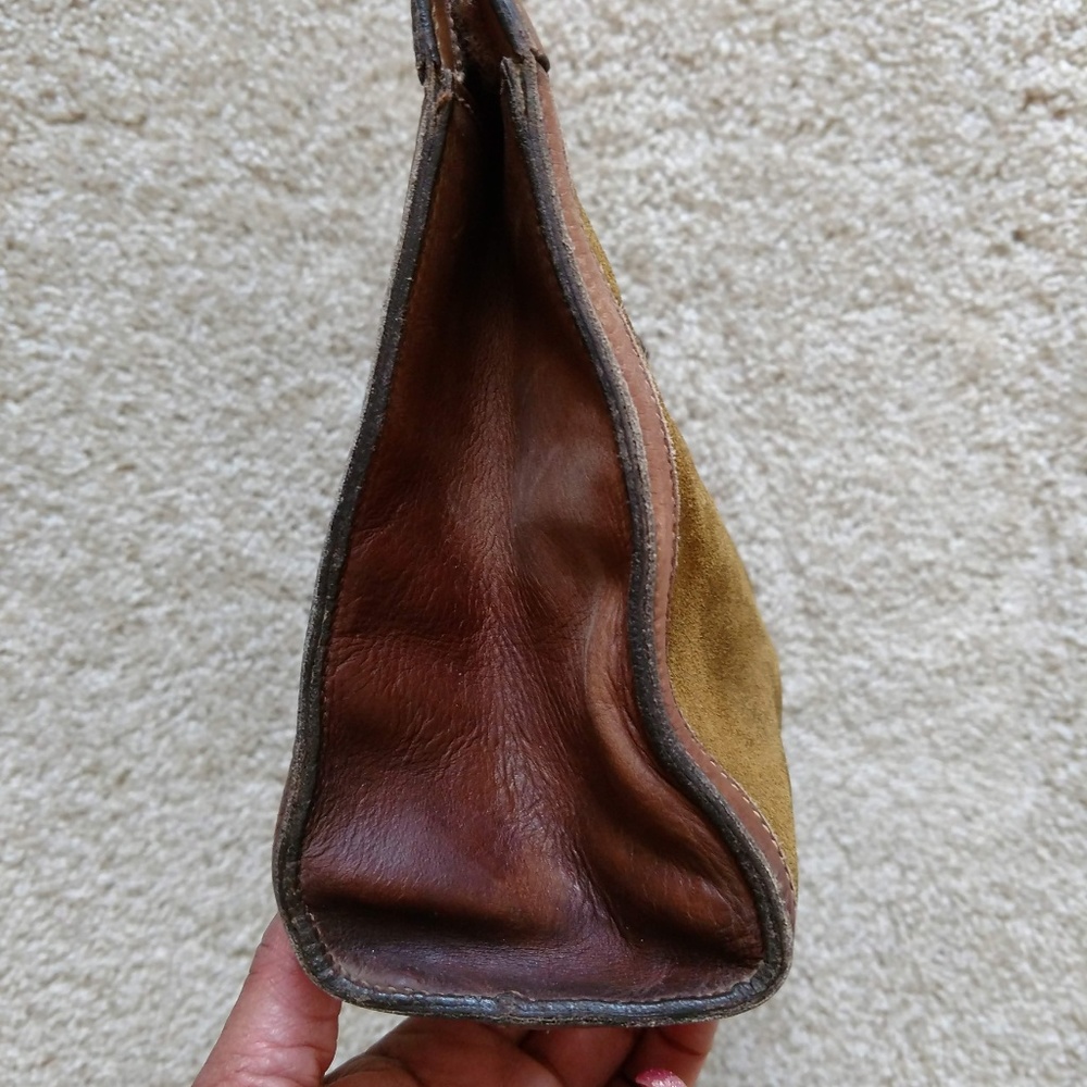 Large Brown Suede Gucci Clutch - Picture 4 of 7